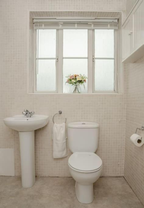 Peaceful & Spacious Family Home In Eastbourne! 外观 照片