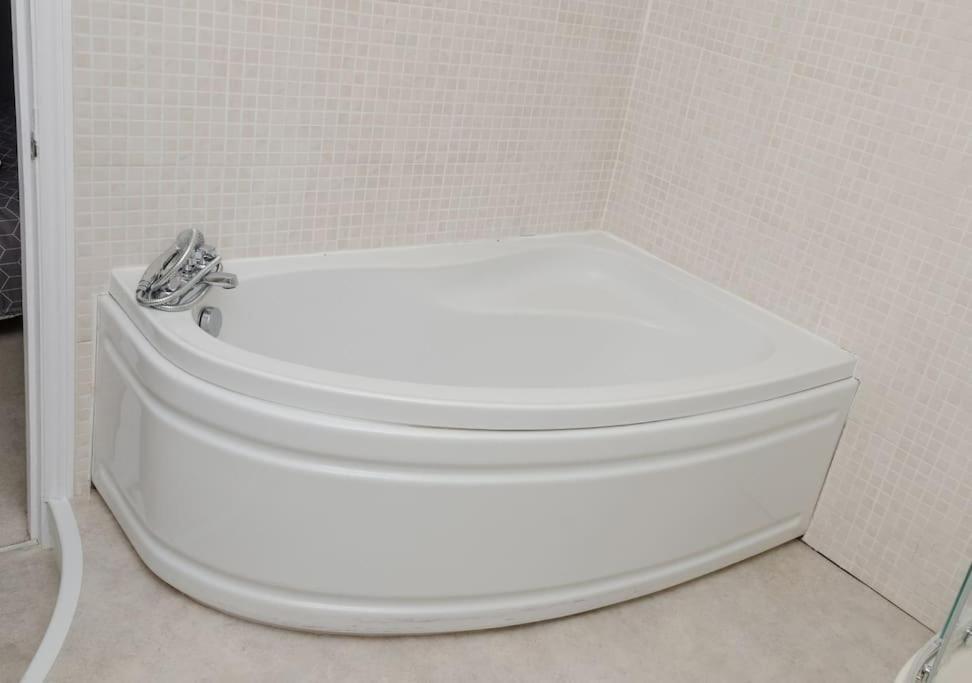Peaceful & Spacious Family Home In Eastbourne! 外观 照片